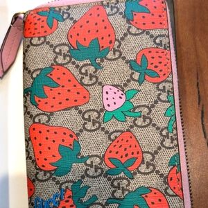 Gucci Strawberry Wallet, Like Nee